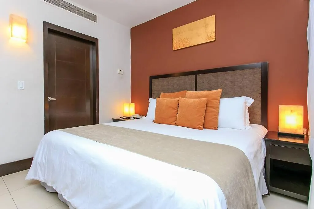 At 1124 Two Bed Reflecting Pool View Close Beach Apartment Playa del Carmen