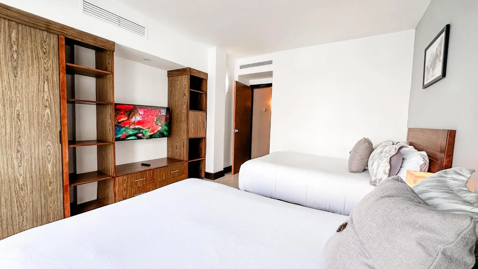 At 1124 Two Bed Reflecting Pool View Close Beach Apartment Playa del Carmen