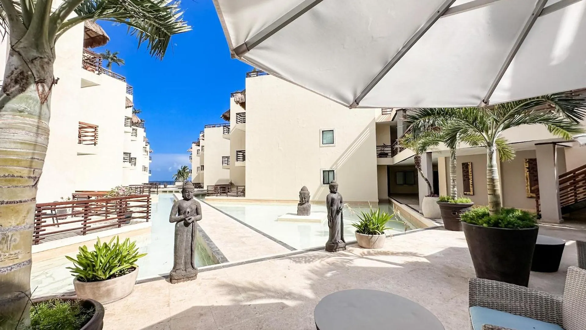At 1124 Two Bed Reflecting Pool View Close Beach Apartment Playa del Carmen